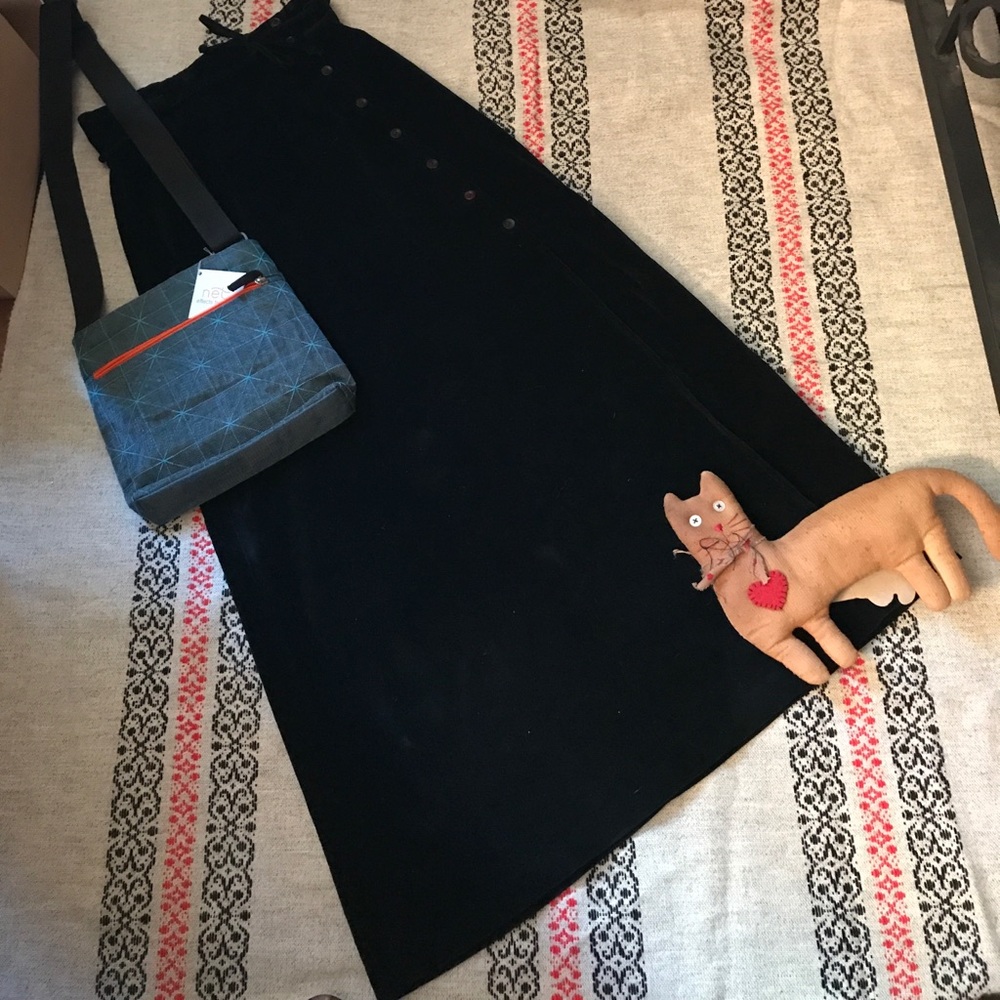 Hand made vintage velvet skirt black waist 28 w/belt